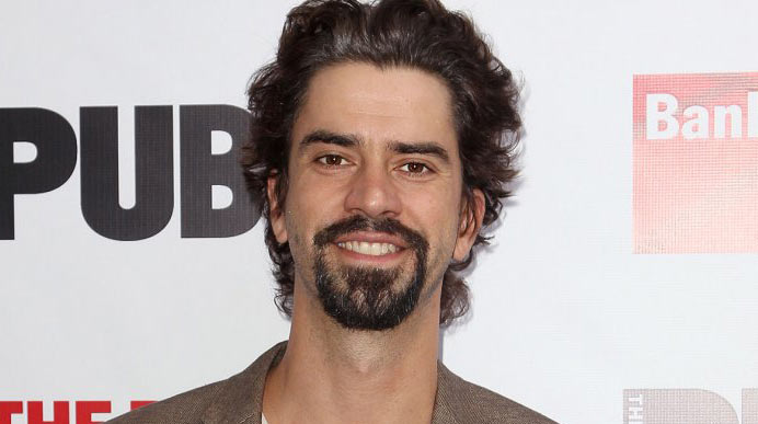 Hamish Linklater Photo