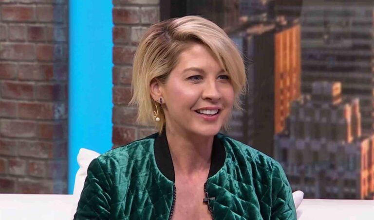 Jenna Elfman Photo