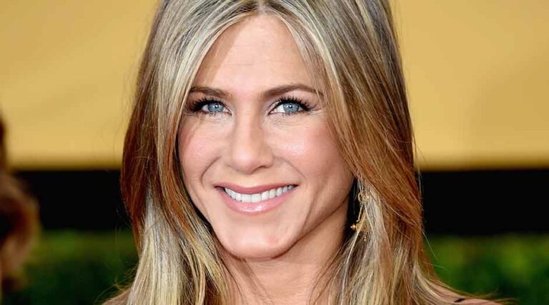 Jennifer Aniston photos Bio Net worth Height Boyfriend Body Affair Married Ethnicity