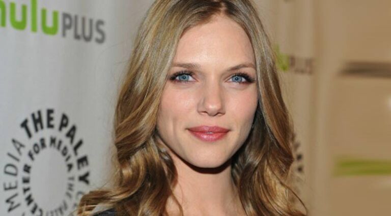 Tracy Spiridakos Photo